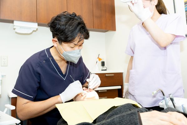 無理に治療を急がず、必要なタイミングを見極めます